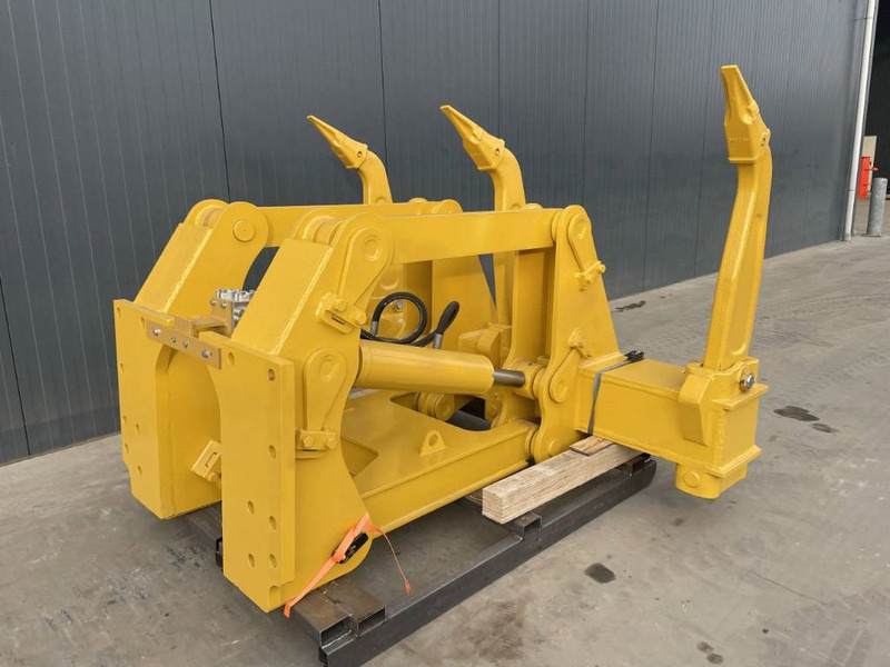 Komatsu D85 - Attachment for Construction machinery: picture 2 Komatsu D85 - Attachment for Construction machinery: picture 2