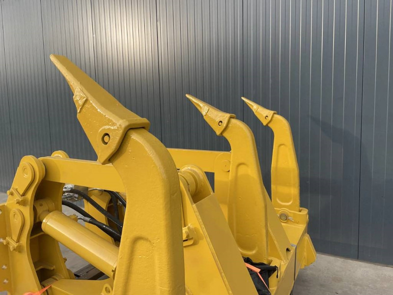 Komatsu D85 - Attachment for Construction machinery: picture 5 Komatsu D85 - Attachment for Construction machinery: picture 5