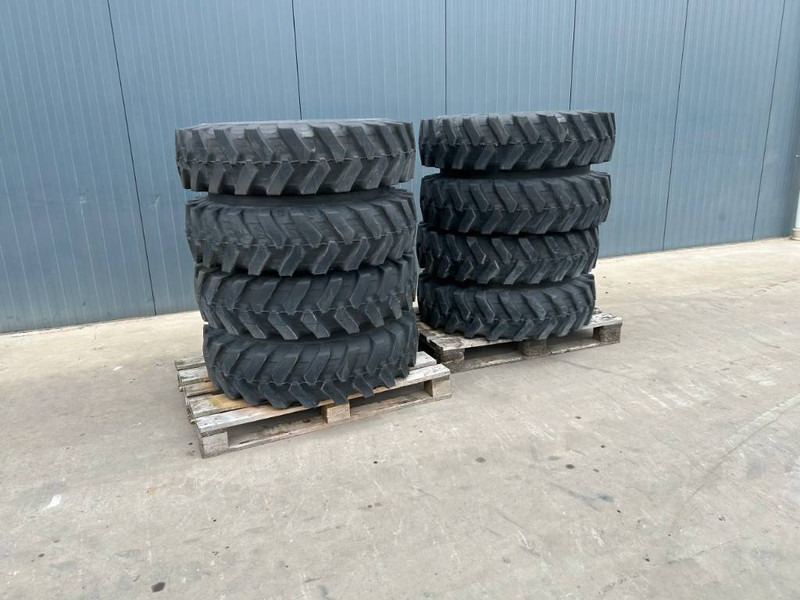 Bridgestone 1000 x 20 Set / 10.00 x 20: 4x2 Tyres - Wheels and tires for Construction machinery: picture 1 Bridgestone 1000 x 20 Set / 10.00 x 20: 4x2 Tyres - Wheels and tires for Construction machinery: picture 1