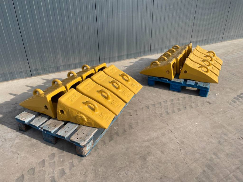 Cat 365 / 374 / 385 /390 Tips - Bucket for Construction machinery: picture 1 Cat 365 / 374 / 385 /390 Tips - Bucket for Construction machinery: picture 1
