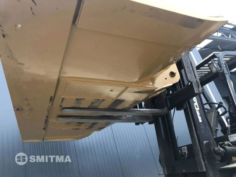 Cat 972M - Bucket for Construction machinery: picture 5 Cat 972M - Bucket for Construction machinery: picture 5