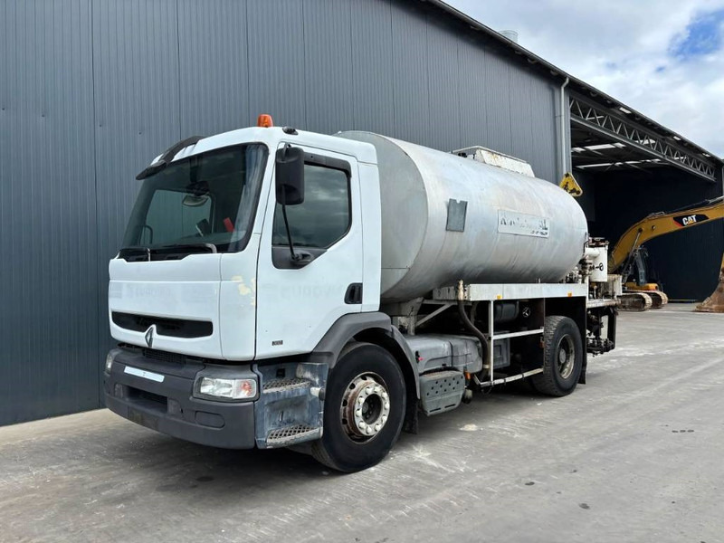 Renault Rincheval 9.000 Liter Bitumensprayer - Construction machinery: picture 1 Renault Rincheval 9.000 Liter Bitumensprayer - Construction machinery: picture 1