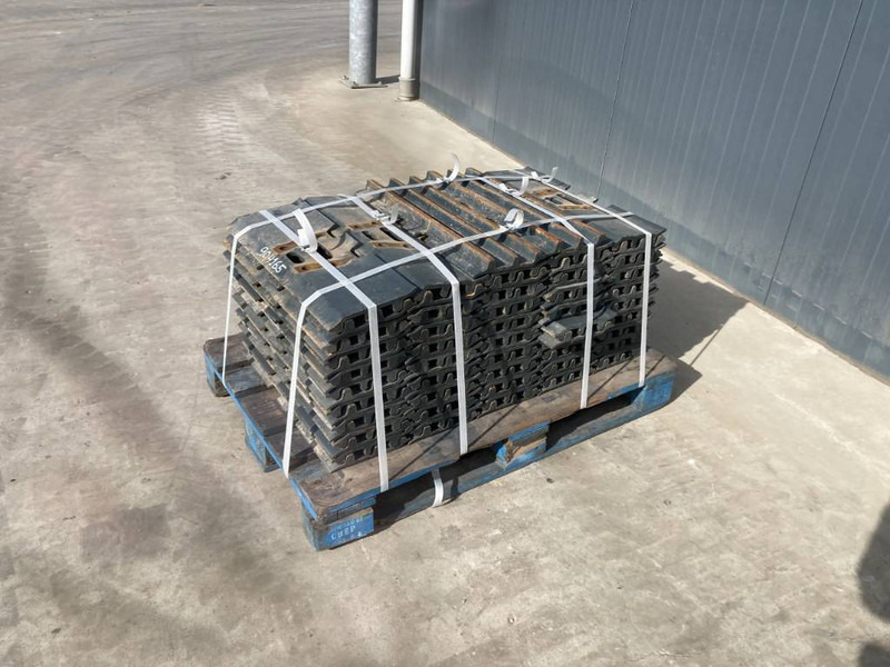 Komatsu PC150 / PC160 / PC180 / PC210 / PC240 3 Grouser 6 - Frame/ Chassis for Construction machinery: picture 1 Komatsu PC150 / PC160 / PC180 / PC210 / PC240 3 Grouser 6 - Frame/ Chassis for Construction machinery: picture 1
