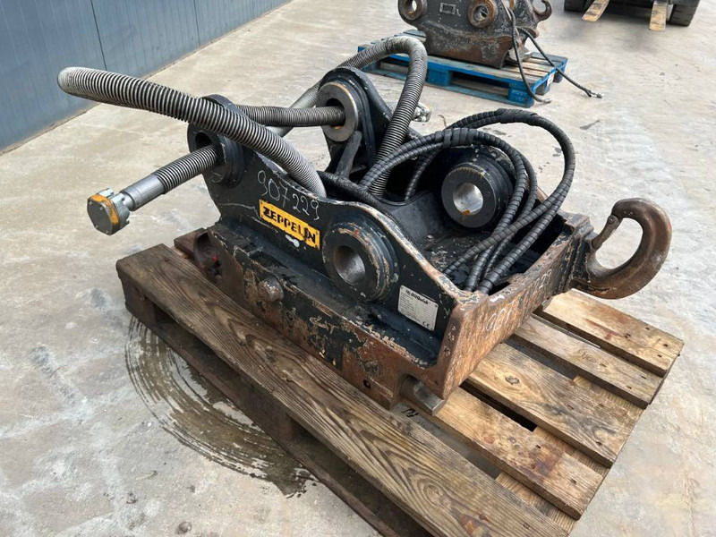 OilQuick OQ70/55 - 320E / 325F - Quick coupler for Construction machinery: picture 3 OilQuick OQ70/55 - 320E / 325F - Quick coupler for Construction machinery: picture 3