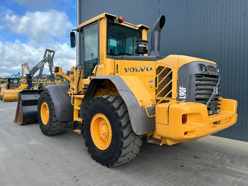 Volvo L90F - Wheel loader: picture 3 Volvo L90F - Wheel loader: picture 3