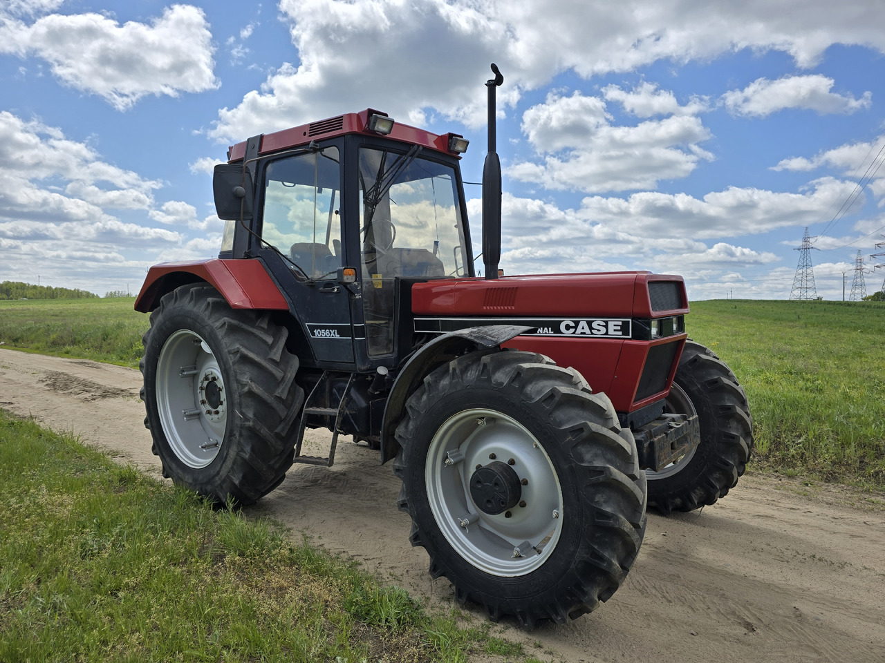 CASE IH 1056 XL - Farm tractor: picture 1 CASE IH 1056 XL - Farm tractor: picture 1