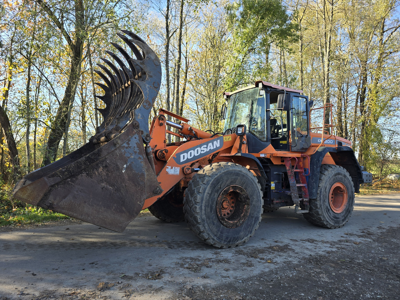DOOSAN DL300-3 z WAGĄ - Wheel loader: picture 2 DOOSAN DL300-3 z WAGĄ - Wheel loader: picture 2