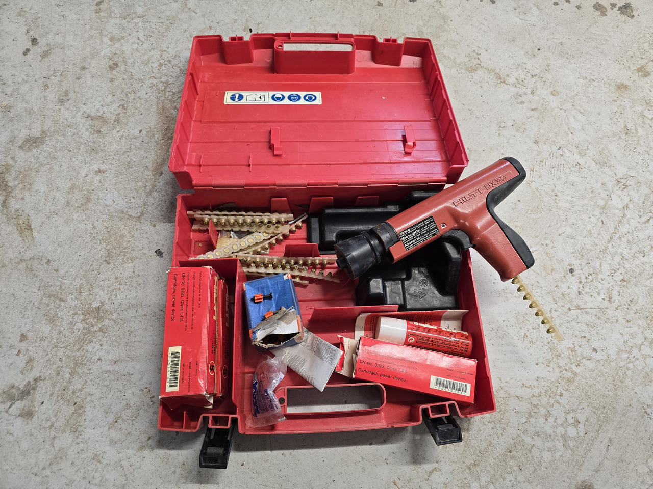 HILTI DX35 - Construction equipment: picture 1 HILTI DX35 - Construction equipment: picture 1