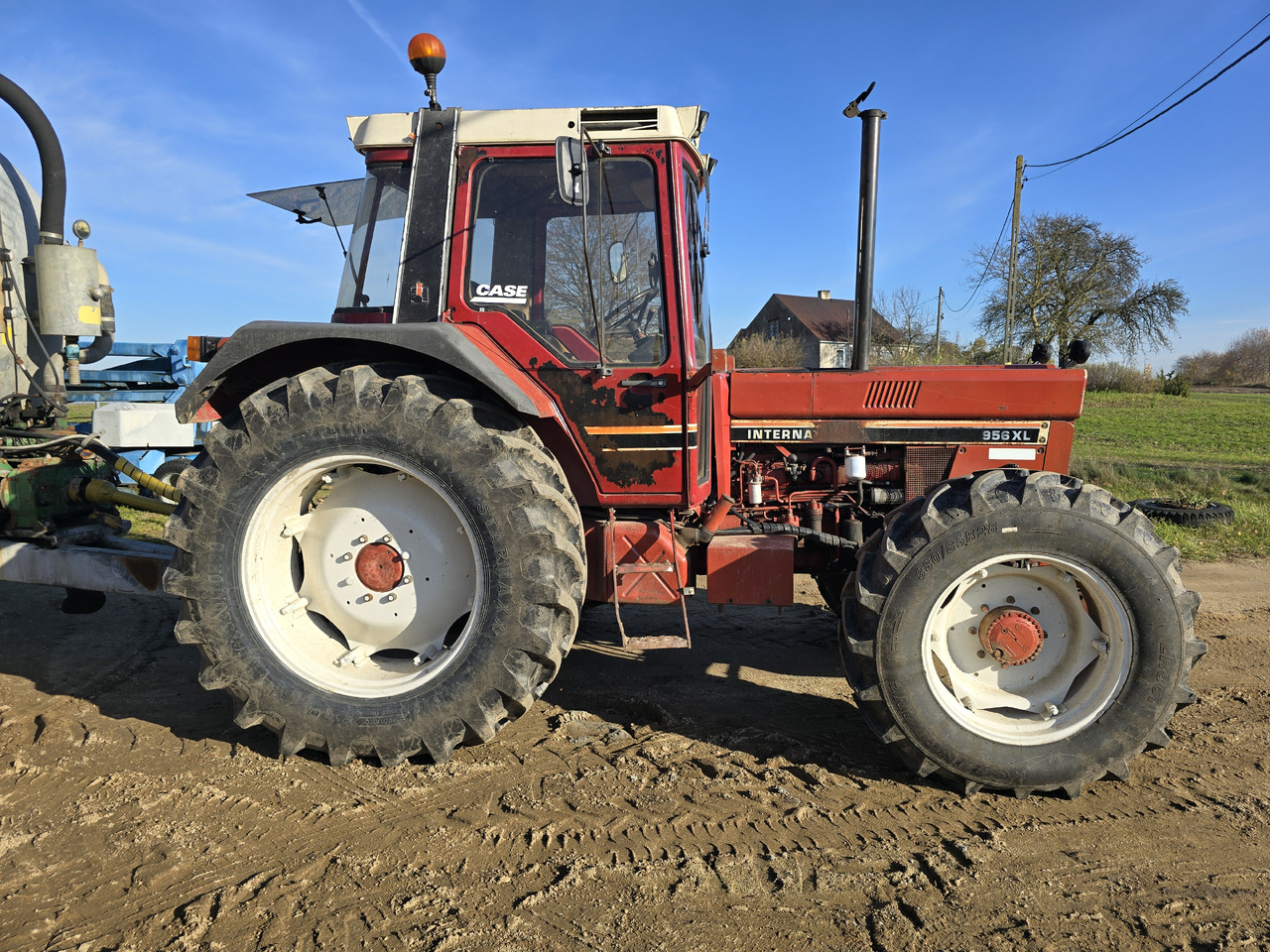 INTERNATIONAL 956 XL - Farm tractor: picture 2 INTERNATIONAL 956 XL - Farm tractor: picture 2