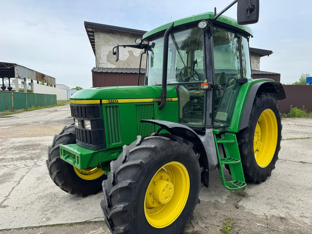 JOHN DEERE 6110 - Farm tractor: picture 2 JOHN DEERE 6110 - Farm tractor: picture 2