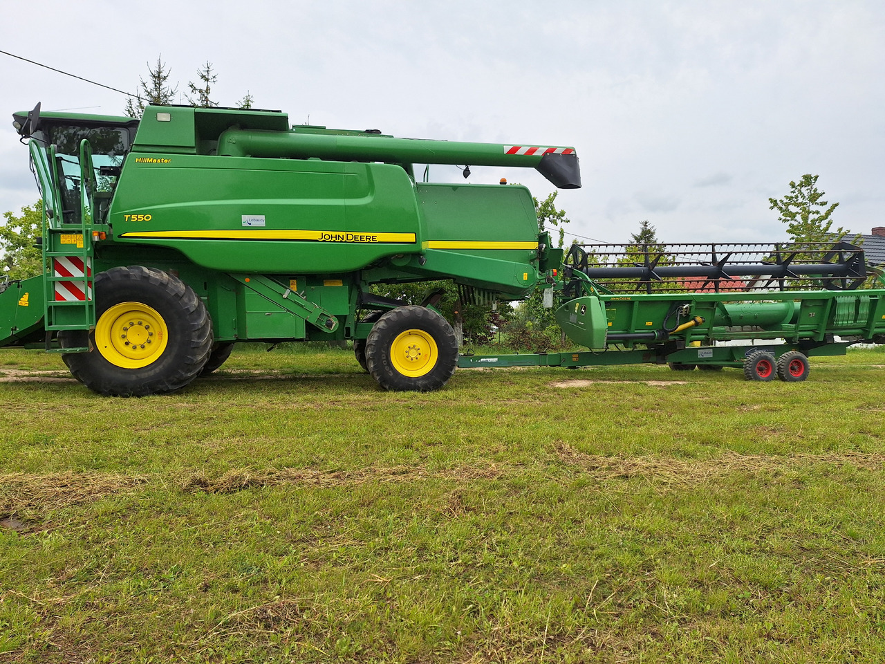 John Deere T550 - Combine harvester: picture 1 John Deere T550 - Combine harvester: picture 1
