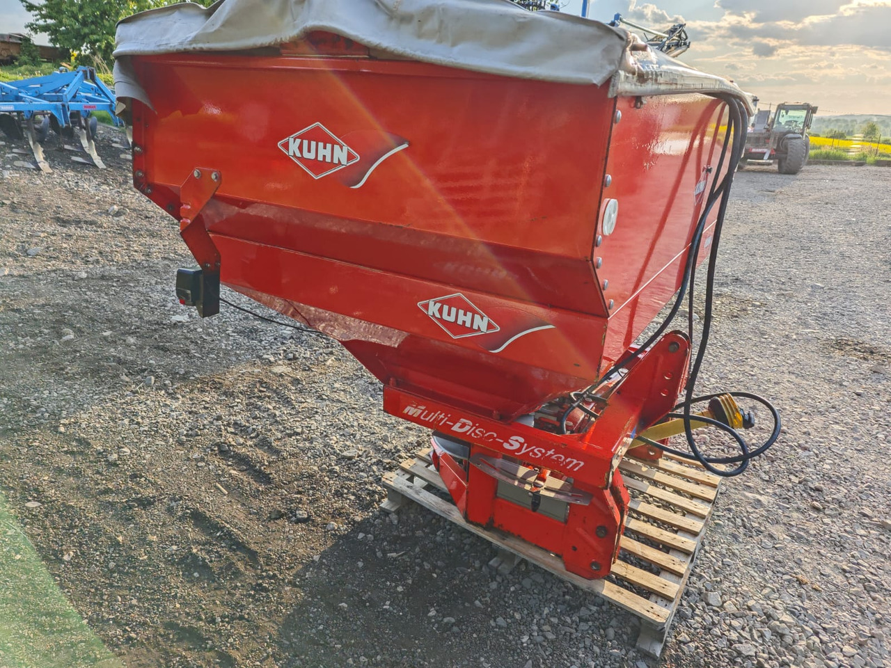KUHN MDS 921 Multi-Disc-System 1700 L - Fertilizer spreader: picture 5 KUHN MDS 921 Multi-Disc-System 1700 L - Fertilizer spreader: picture 5