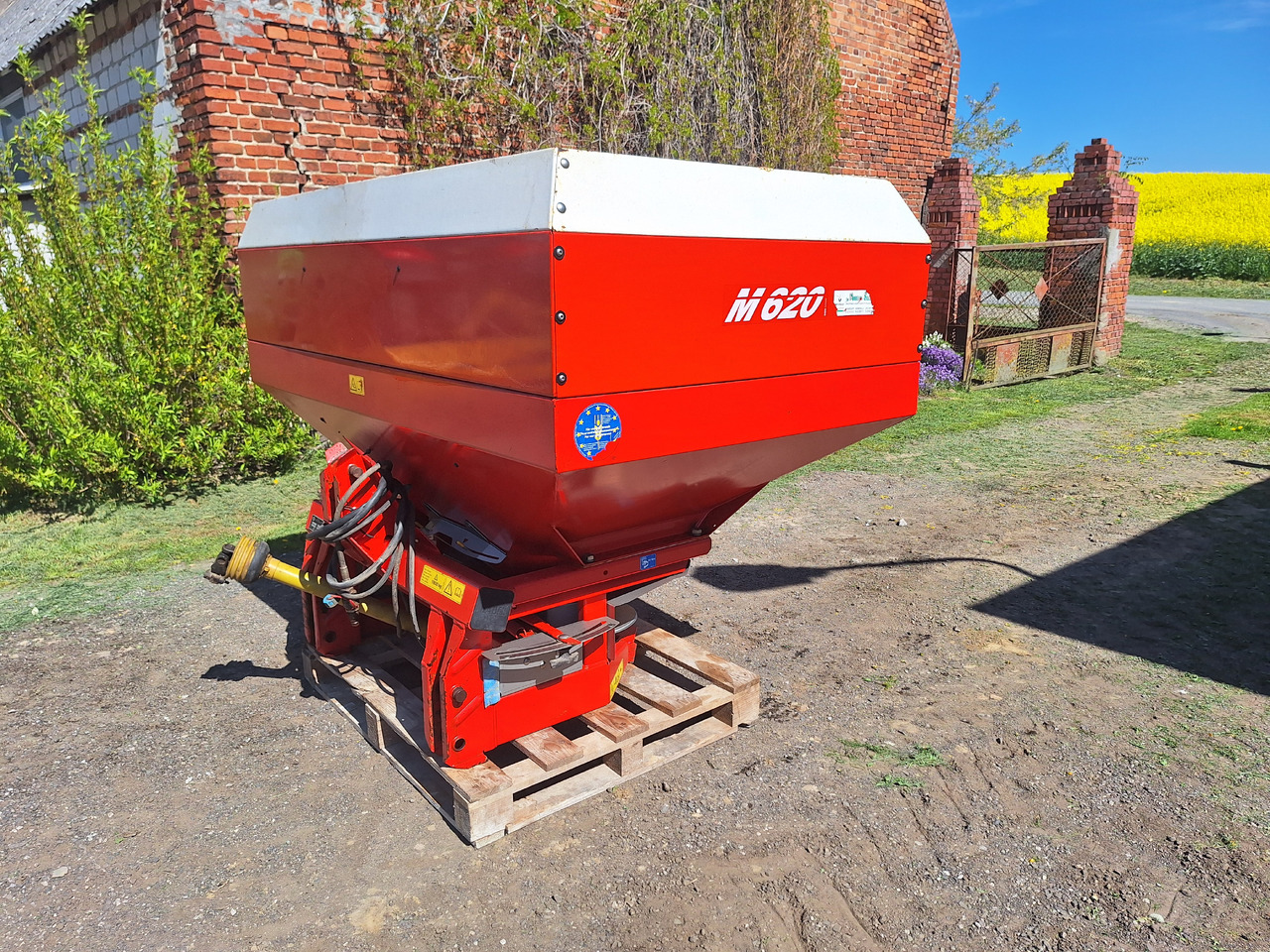 KUHN MDS935 - Fertilizer spreader: picture 1 KUHN MDS935 - Fertilizer spreader: picture 1