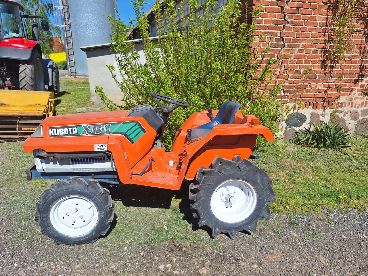 Kubota XB-1 - Farm tractor: picture 1 Kubota XB-1 - Farm tractor: picture 1
