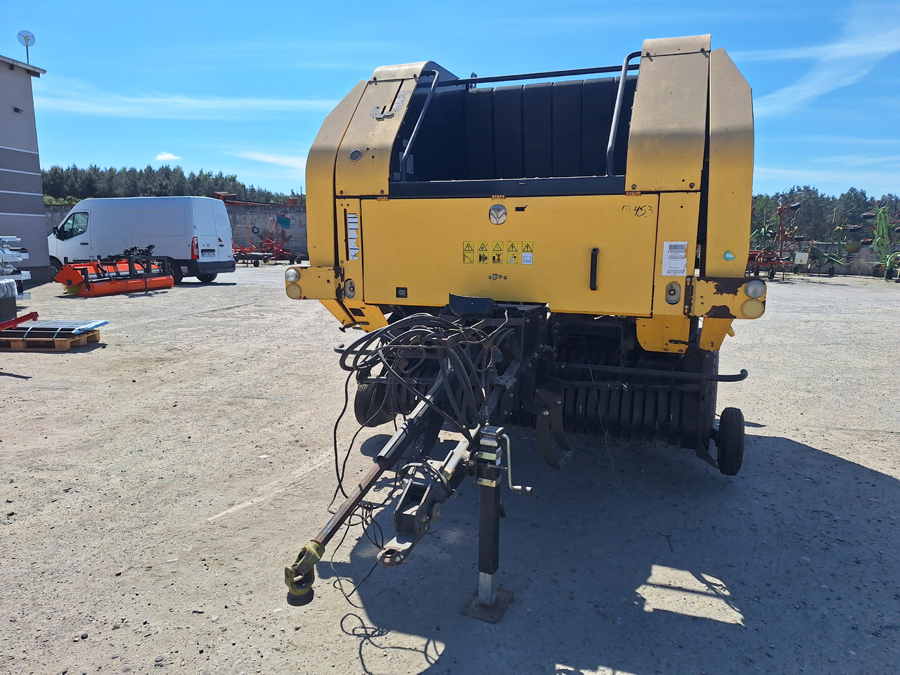 NEW HOLLAND BR7060 - Round baler: picture 4 NEW HOLLAND BR7060 - Round baler: picture 4
