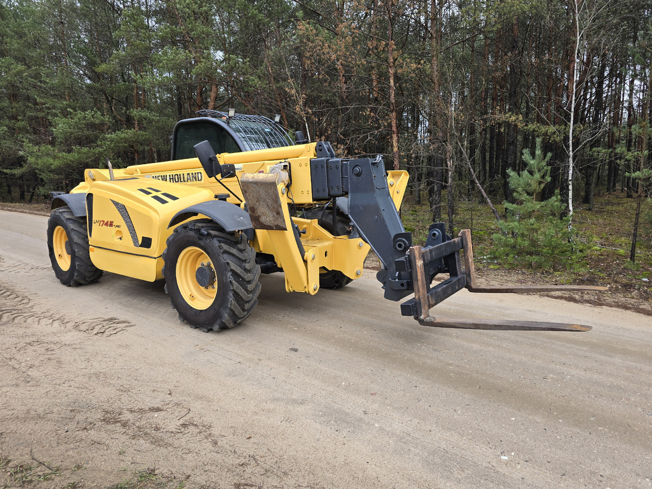 NEW HOLLAND LM 1745 Turbo - Wheel loader: picture 2 NEW HOLLAND LM 1745 Turbo - Wheel loader: picture 2