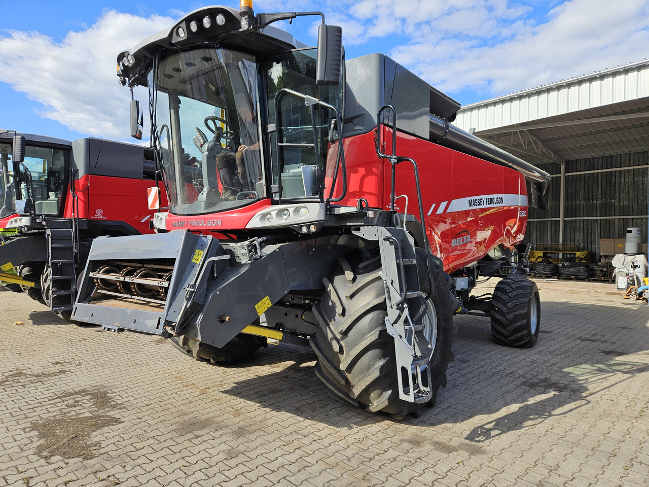 - Combine harvester: picture 1 - Combine harvester: picture 1