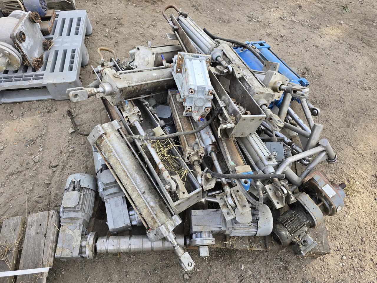 - Construction equipment: picture 3 - Construction equipment: picture 3
