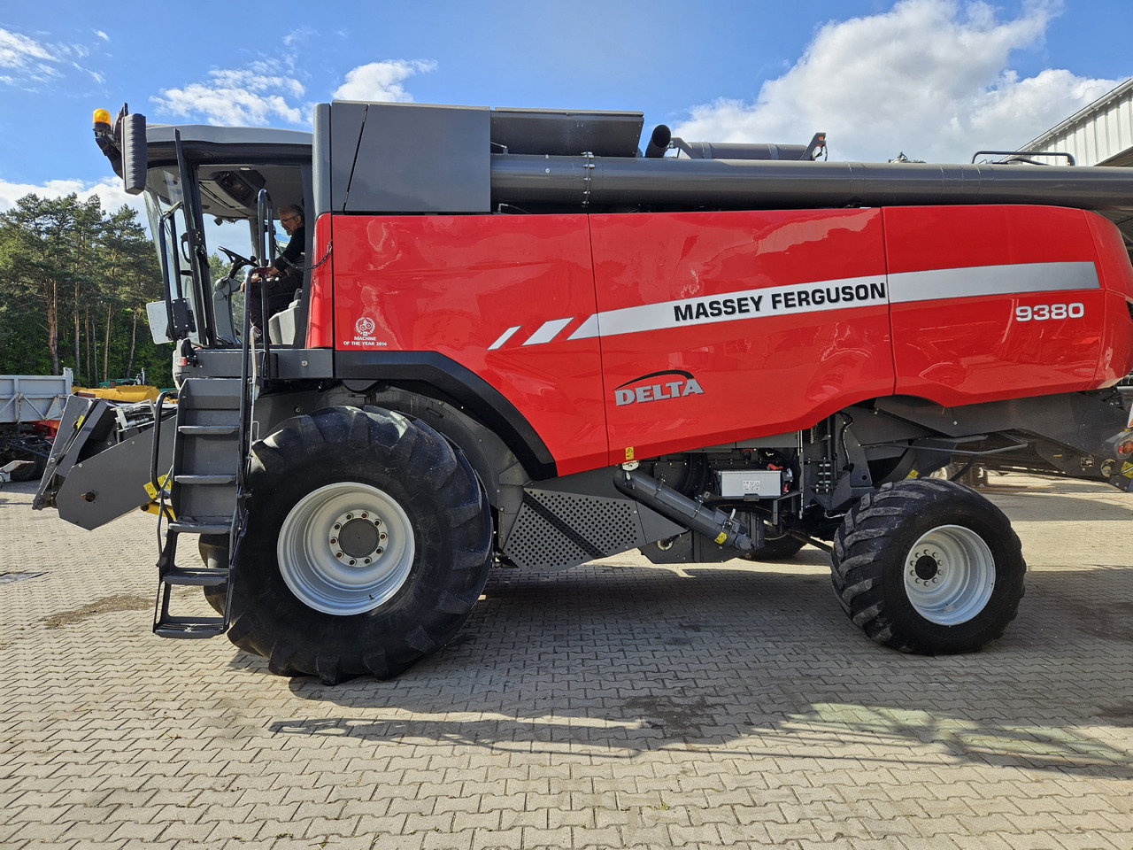 - Combine harvester: picture 2 - Combine harvester: picture 2