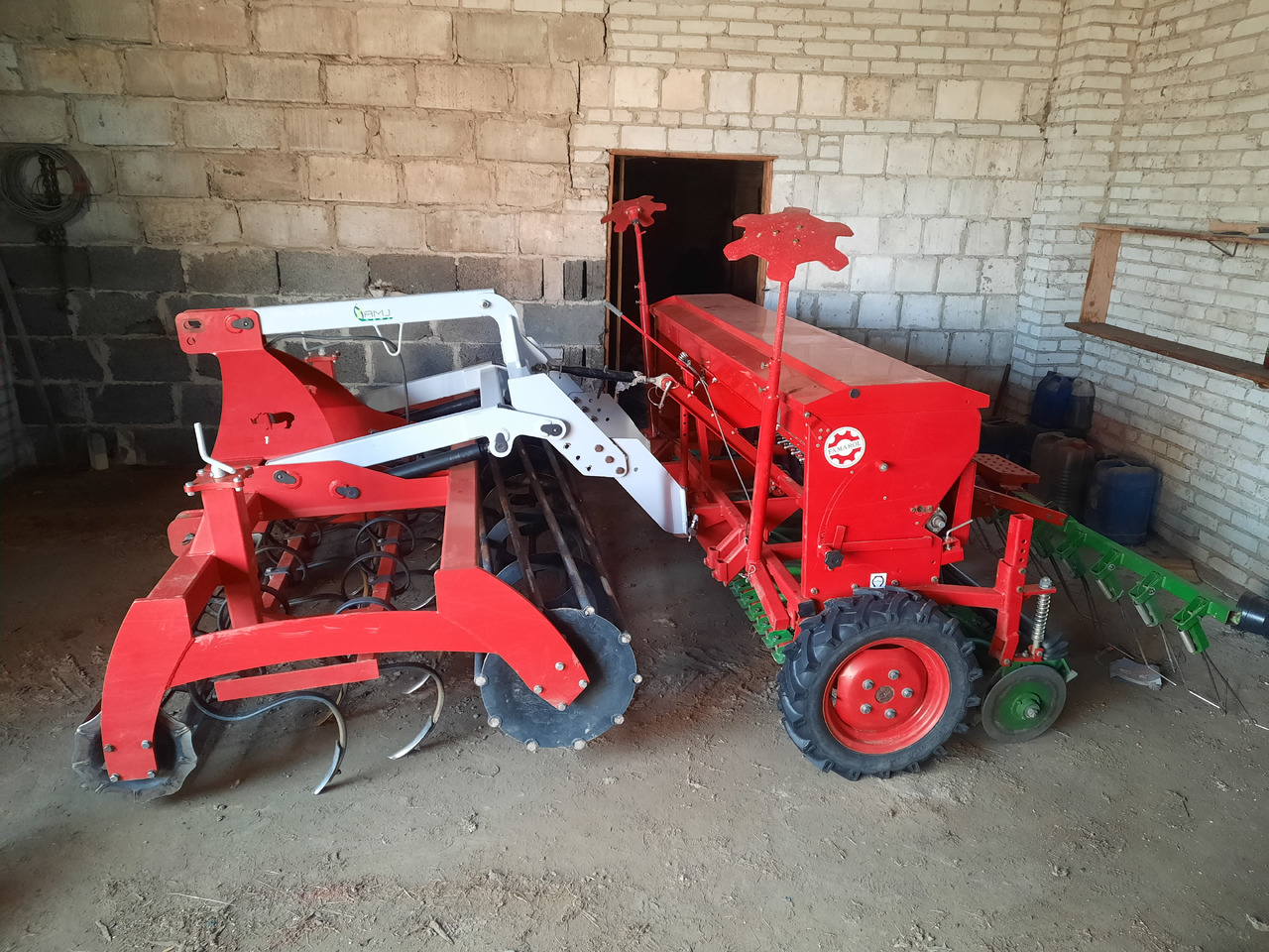 UNIA POZNANIAK 370/2.7L + ARAMIS 2,7R - Combine seed drill: picture 4 UNIA POZNANIAK 370/2.7L + ARAMIS 2,7R - Combine seed drill: picture 4