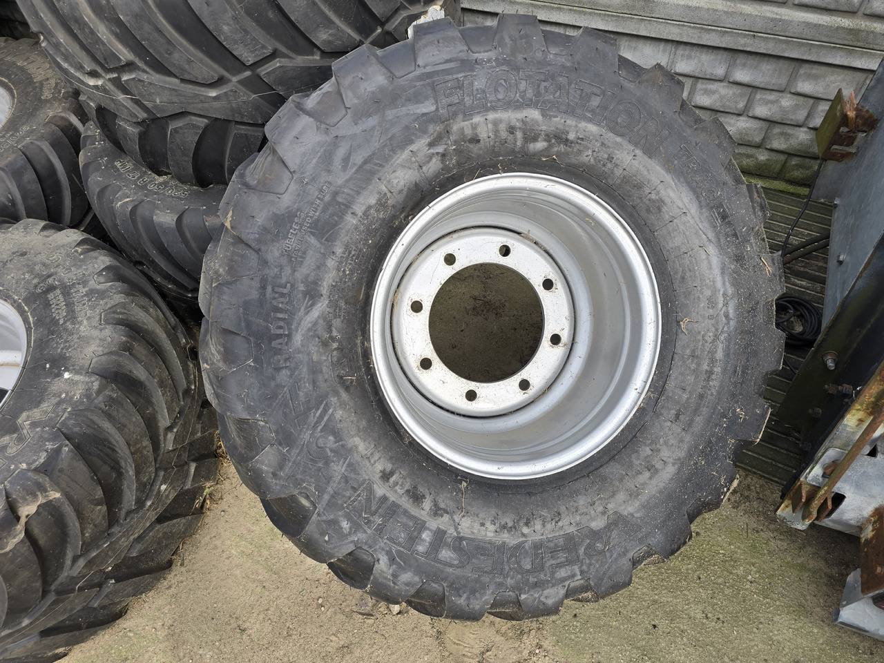 VREDESTEIN 520/50 R17 IMP - Wheel and tire package for Agricultural machinery: picture 2 VREDESTEIN 520/50 R17 IMP - Wheel and tire package for Agricultural machinery: picture 2