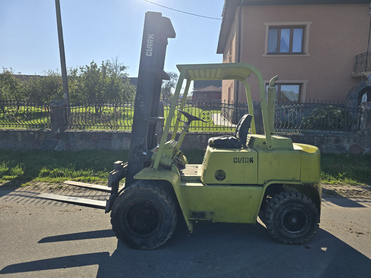 Clark C500 Y70D - Diesel forklift: picture 3 Clark C500 Y70D - Diesel forklift: picture 3