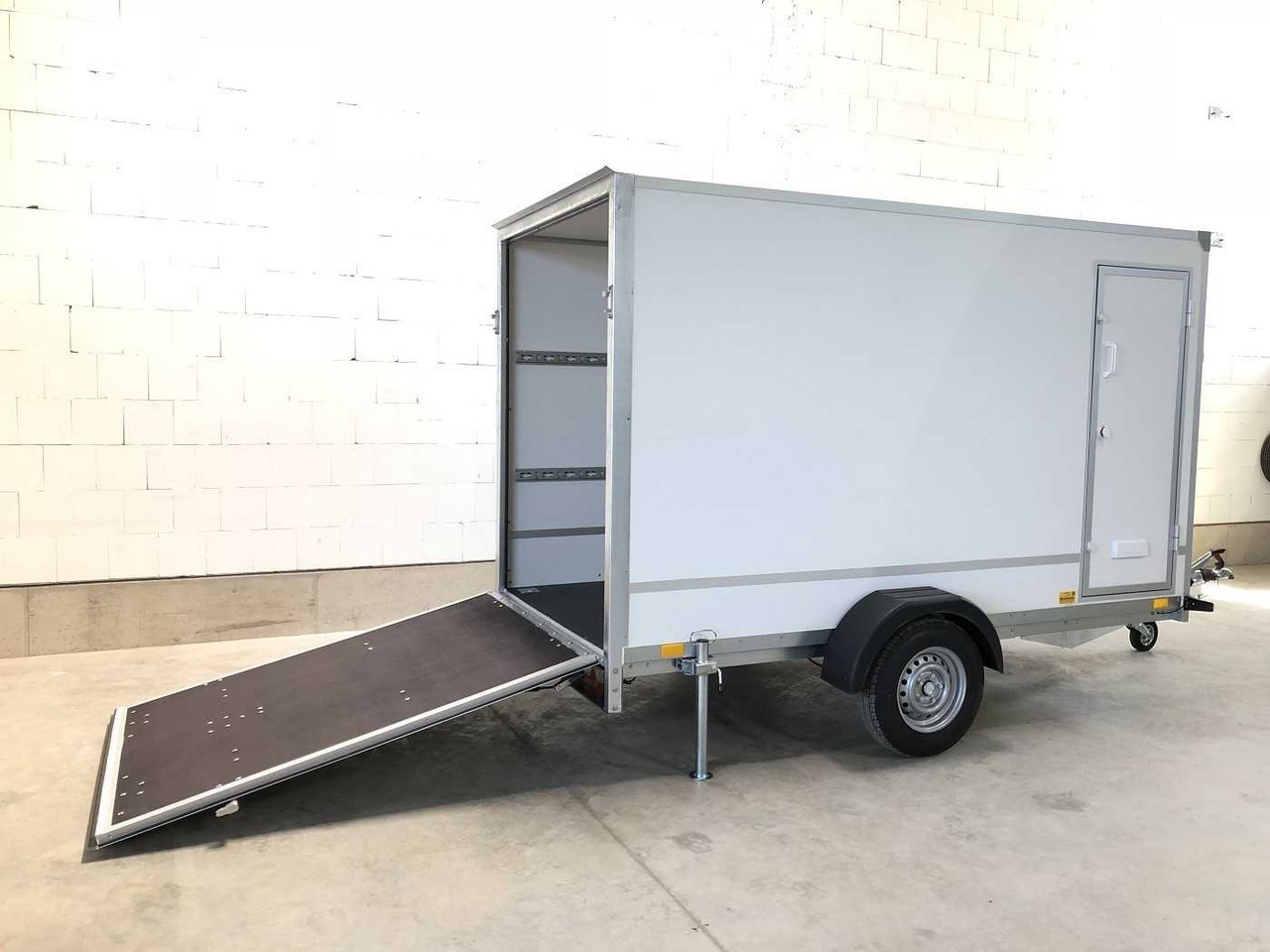 BLYSS F1330HD Rampe Tür Kofferanhänger - Closed box trailer: picture 3 BLYSS F1330HD Rampe Tür Kofferanhänger - Closed box trailer: picture 3