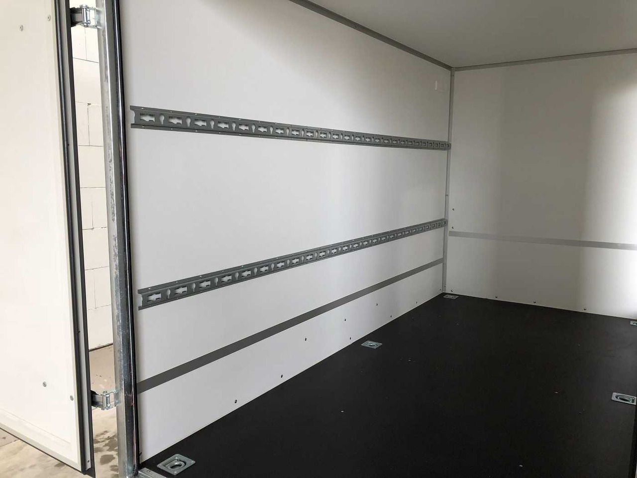 New Closed box trailer BLYSS F2730HTD Kofferanhänger: picture 10