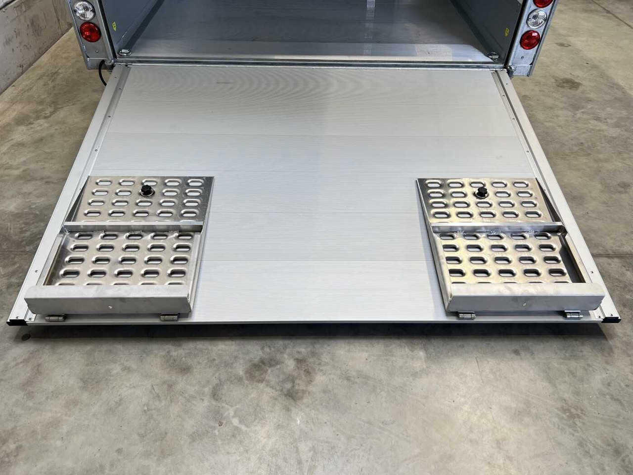 CHEVAL LIBERTE DEBON C1000 Roadster Autotransporter geschlossen - Autotransporter trailer: picture 5 CHEVAL LIBERTE DEBON C1000 Roadster Autotransporter geschlossen - Autotransporter trailer: picture 5