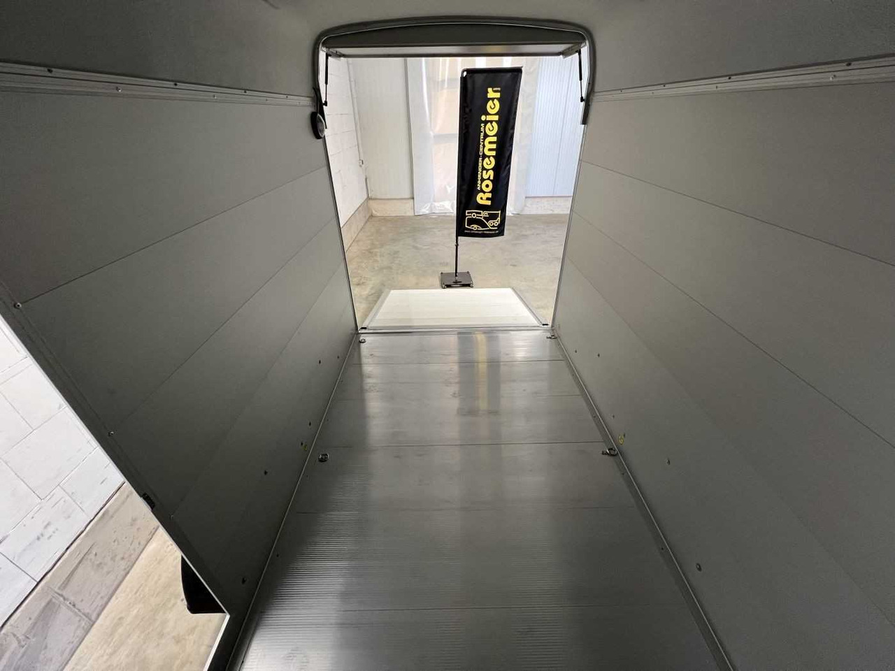 Leasing of CHEVAL LIBERTE DEBON C500 Roadster Kofferanhänger CHEVAL LIBERTE DEBON C500 Roadster Kofferanhänger: picture 21 Leasing of CHEVAL LIBERTE DEBON C500 Roadster Kofferanhänger CHEVAL LIBERTE DEBON C500 Roadster Kofferanhänger: picture 21