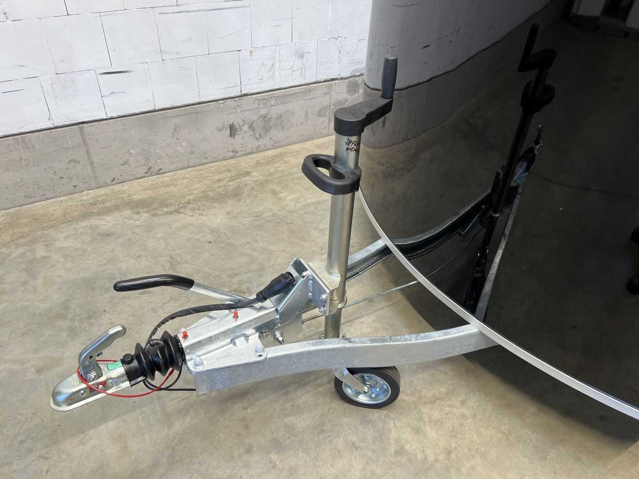 Leasing of CHEVAL LIBERTE DEBON C500 Roadster Kofferanhänger CHEVAL LIBERTE DEBON C500 Roadster Kofferanhänger: picture 25 Leasing of CHEVAL LIBERTE DEBON C500 Roadster Kofferanhänger CHEVAL LIBERTE DEBON C500 Roadster Kofferanhänger: picture 25