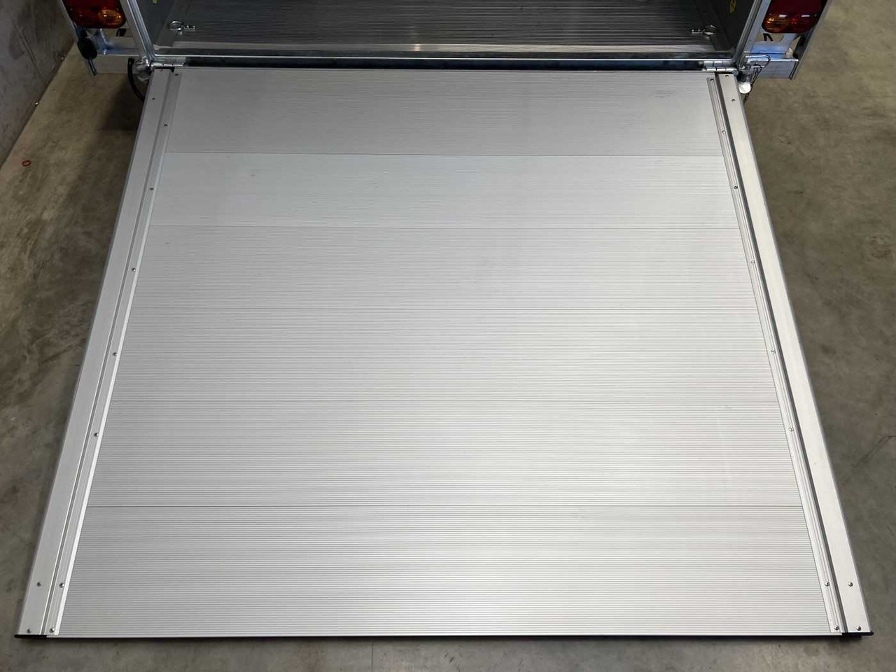 Leasing of CHEVAL LIBERTE DEBON C500 Roadster Kofferanhänger CHEVAL LIBERTE DEBON C500 Roadster Kofferanhänger: picture 10 Leasing of CHEVAL LIBERTE DEBON C500 Roadster Kofferanhänger CHEVAL LIBERTE DEBON C500 Roadster Kofferanhänger: picture 10