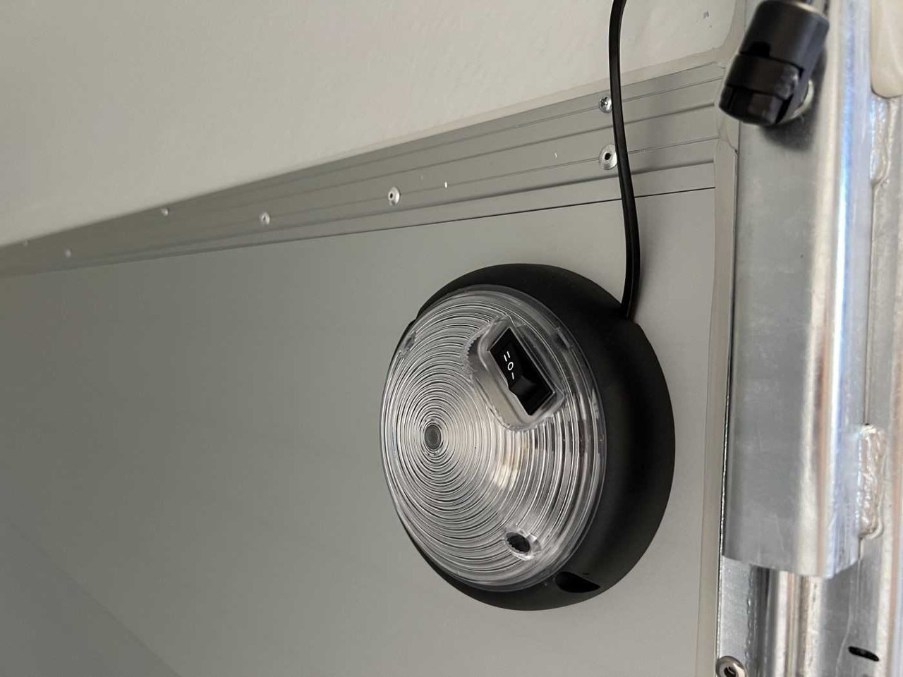 Leasing of CHEVAL LIBERTE DEBON C500 Roadster Kofferanhänger CHEVAL LIBERTE DEBON C500 Roadster Kofferanhänger: picture 13 Leasing of CHEVAL LIBERTE DEBON C500 Roadster Kofferanhänger CHEVAL LIBERTE DEBON C500 Roadster Kofferanhänger: picture 13