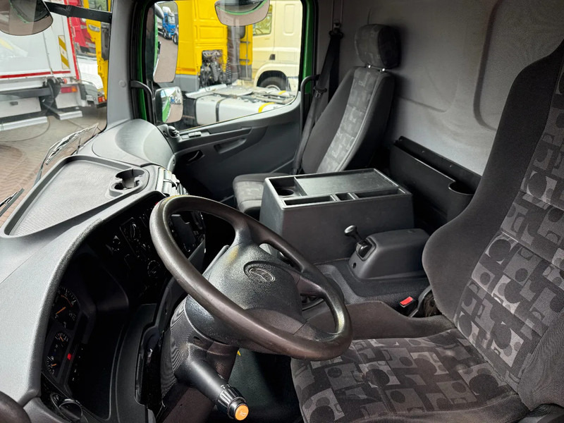 Mercedes-Benz Atego 1018 Atego 1018 4X2 Schaltgetriebe / PTO / 348tkm / Blattfederung / Top Zustand - Cab chassis truck: picture 3 Mercedes-Benz Atego 1018 Atego 1018 4X2 Schaltgetriebe / PTO / 348tkm / Blattfederung / Top Zustand - Cab chassis truck: picture 3