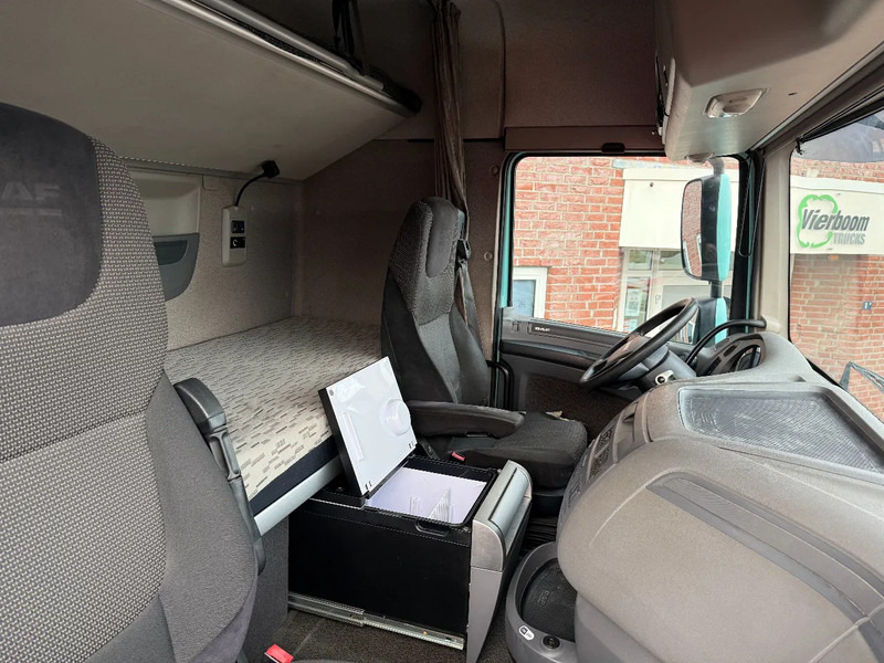 DAF XF 106.460 XF460 4X2 Spacecab / 2 beds / Hydraulics / alcoa / full spoilers / ADR - Tractor unit: picture 3 DAF XF 106.460 XF460 4X2 Spacecab / 2 beds / Hydraulics / alcoa / full spoilers / ADR - Tractor unit: picture 3