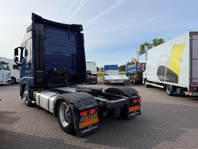 Volvo FH FH420 Globetrotter lowdeck / 2x tank / acc / Volvo Service / Top condition NL Truck - Tractor unit: picture 3 Volvo FH FH420 Globetrotter lowdeck / 2x tank / acc / Volvo Service / Top condition NL Truck - Tractor unit: picture 3