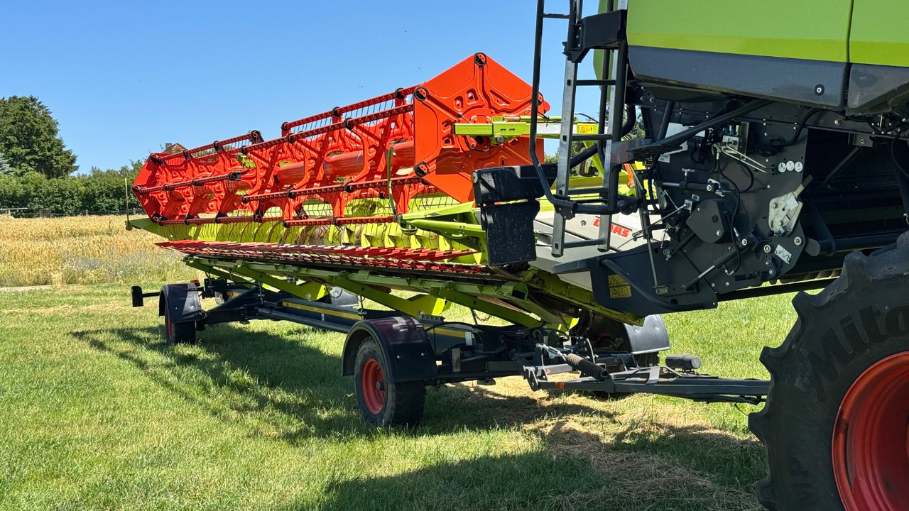 CLAAS Lexion 6900 TerraTrac 890 full Options - Combine harvester: picture 3 CLAAS Lexion 6900 TerraTrac 890 full Options - Combine harvester: picture 3