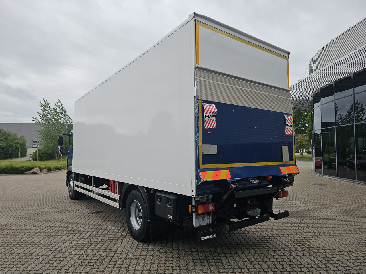 MAN TGM 18.290 - Box truck: picture 3 MAN TGM 18.290 - Box truck: picture 3