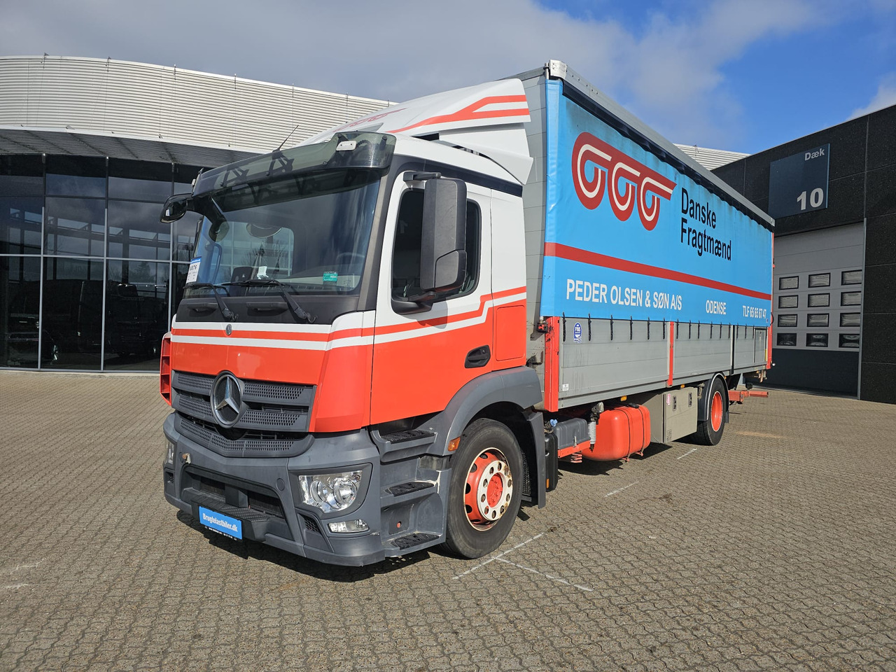 Mercedes Antos 1827 - Curtainsider truck: picture 1 Mercedes Antos 1827 - Curtainsider truck: picture 1