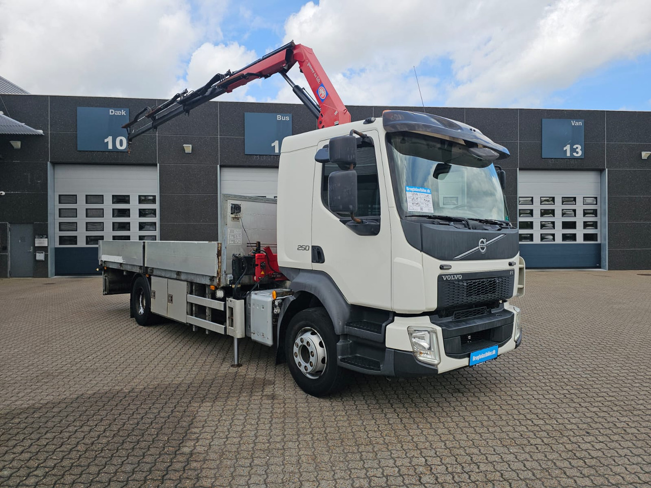 Volvo FL250 - Dropside/ Flatbed truck, Crane truck: picture 2 Volvo FL250 - Dropside/ Flatbed truck, Crane truck: picture 2