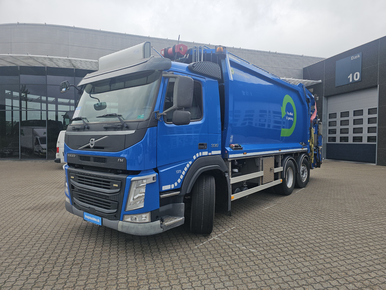 Volvo FM330 - Garbage truck: picture 1 Volvo FM330 - Garbage truck: picture 1