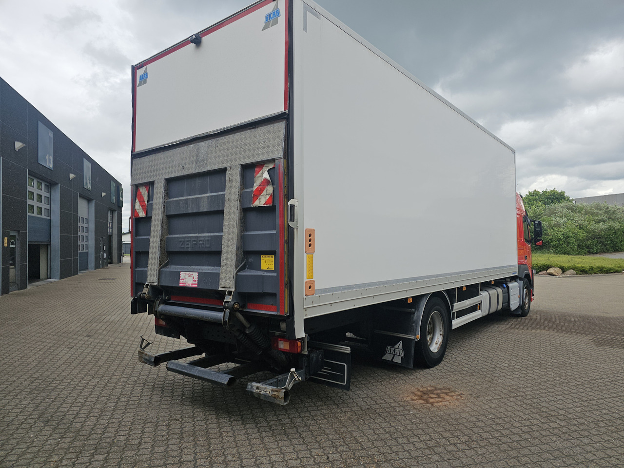 Volvo FM340 - Box truck: picture 4 Volvo FM340 - Box truck: picture 4