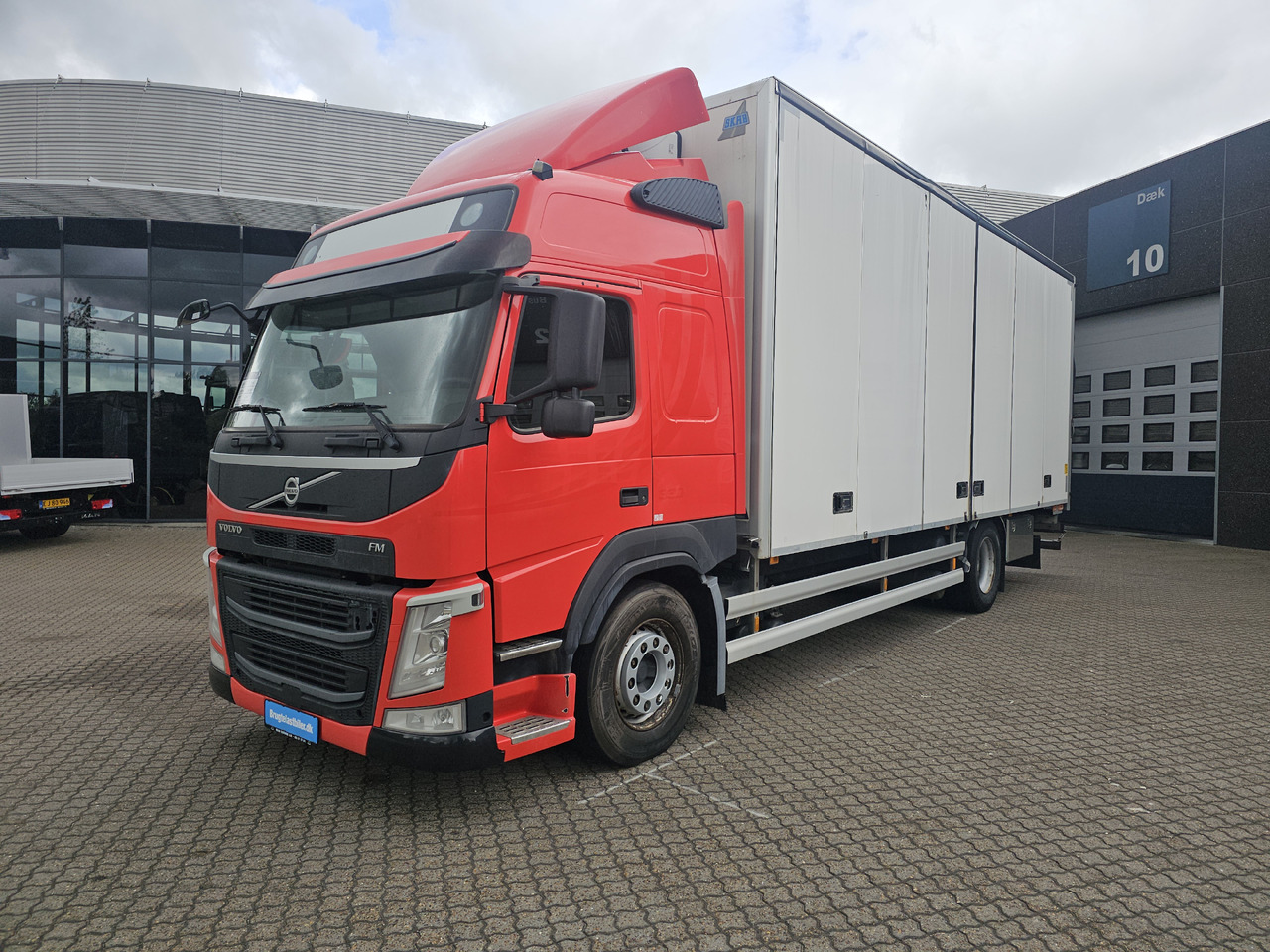 Volvo FM340 - Box truck: picture 1 Volvo FM340 - Box truck: picture 1