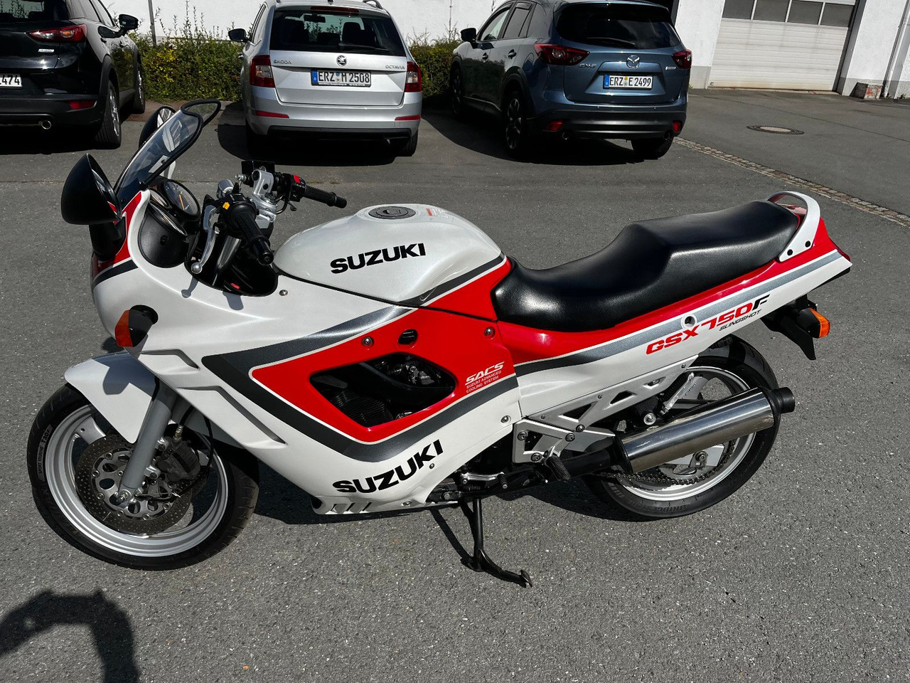 Suzuki GSX 750 - Motorcycle: picture 3 Suzuki GSX 750 - Motorcycle: picture 3