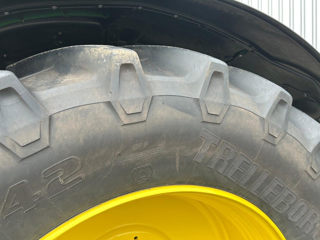 Farm tractor John Deere 6R 155: picture 6