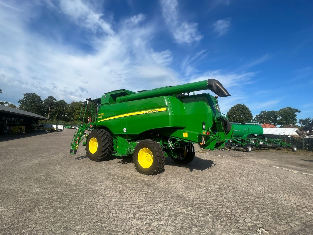John Deere T560 - Combine harvester: picture 4 John Deere T560 - Combine harvester: picture 4