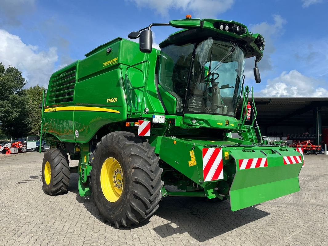 John Deere T660 - Combine harvester: picture 2 John Deere T660 - Combine harvester: picture 2