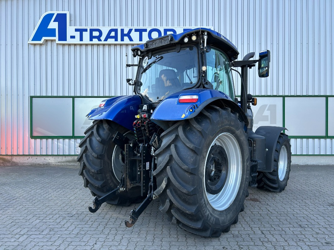 New Holland T7.225 - Farm tractor: picture 3 New Holland T7.225 - Farm tractor: picture 3