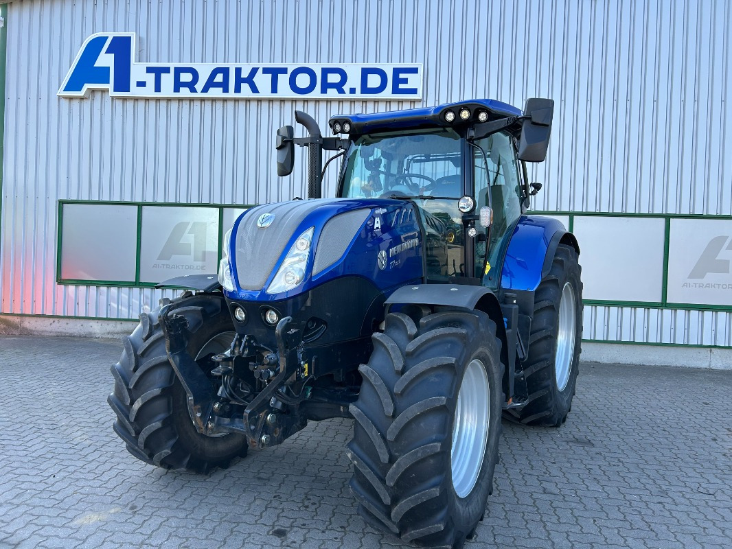 New Holland T7.225 - Farm tractor: picture 1 New Holland T7.225 - Farm tractor: picture 1
