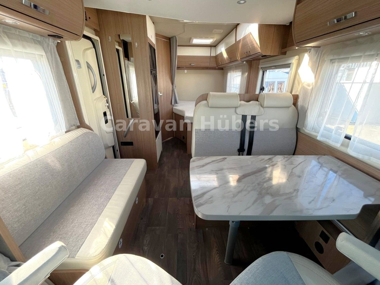 Carado T 348 - Hub/Festbett - Klima - Garage - - Semi-integrated motorhome: picture 3 Carado T 348 - Hub/Festbett - Klima - Garage - - Semi-integrated motorhome: picture 3